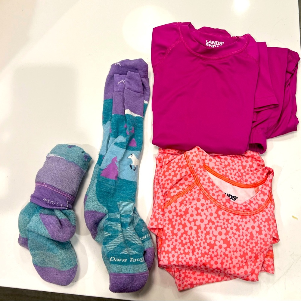 Girls ski clothes. Two sets of long underwear and two pairs f socks. Size 6-7